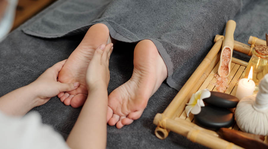 Reflexology: techniques, benefits and how it works